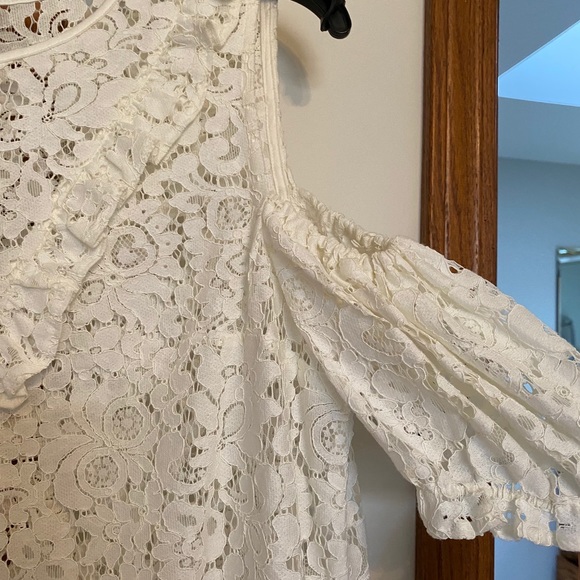 Cold shoulder Express top NWT / Medium - Picture 5 of 6